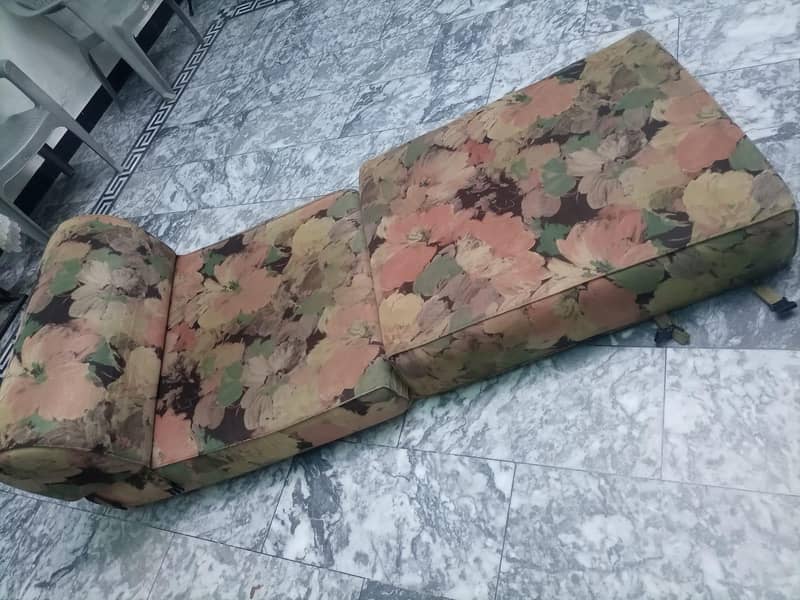 sofa comebed 1