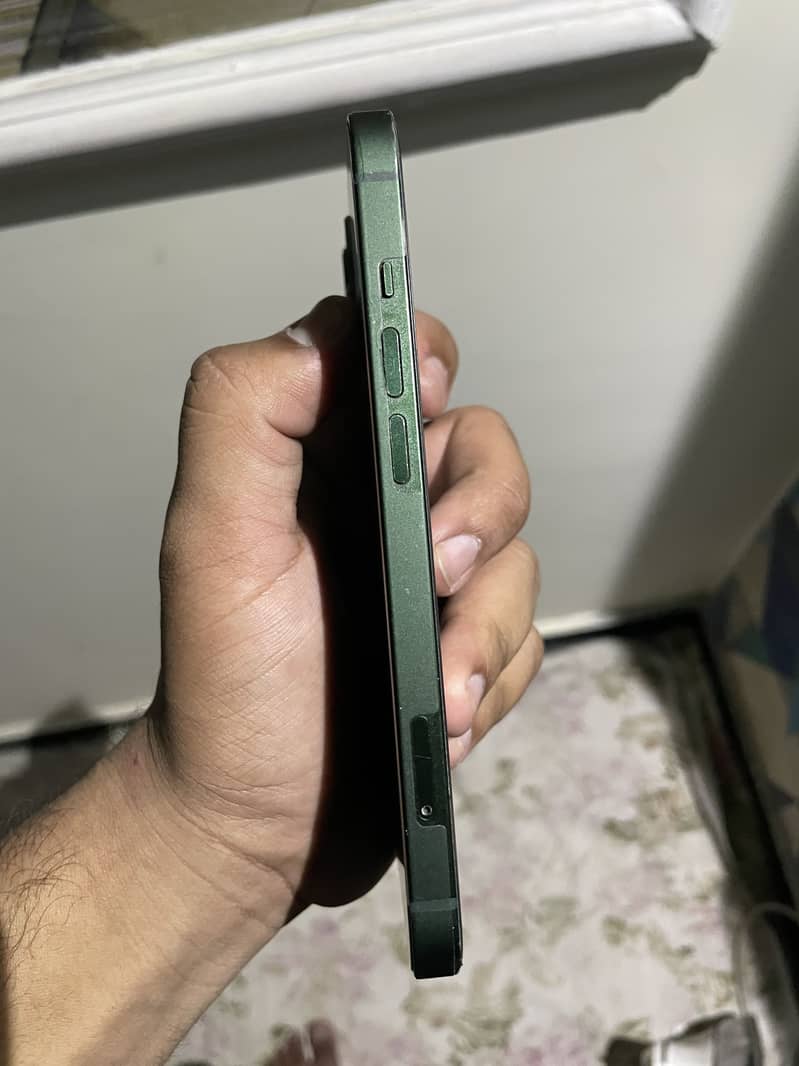 Apple iPhone 13 1