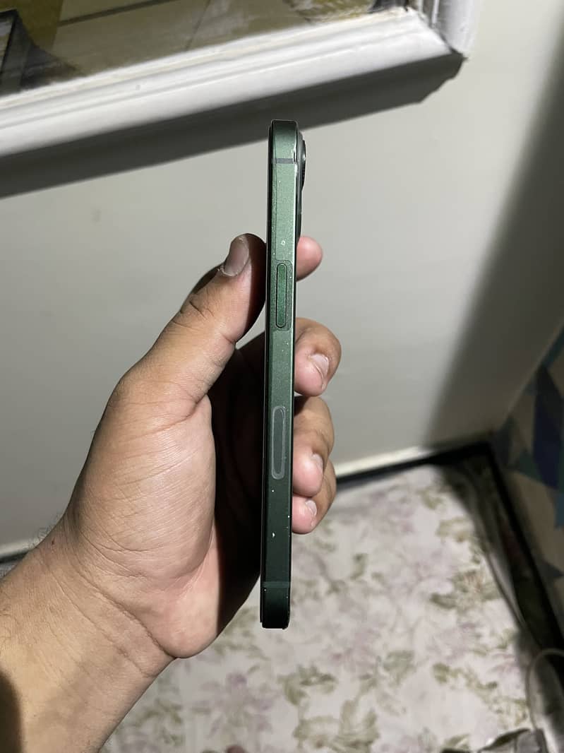 Apple iPhone 13 2