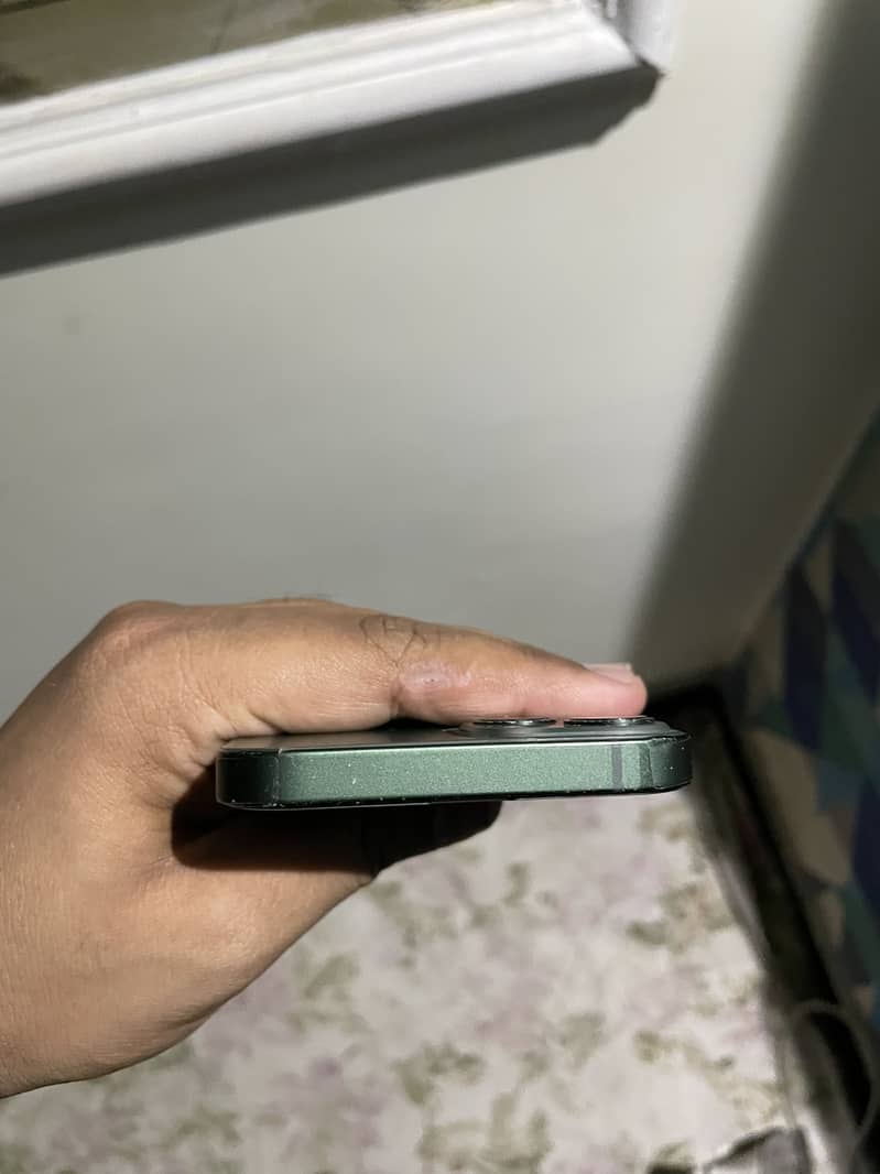 Apple iPhone 13 3