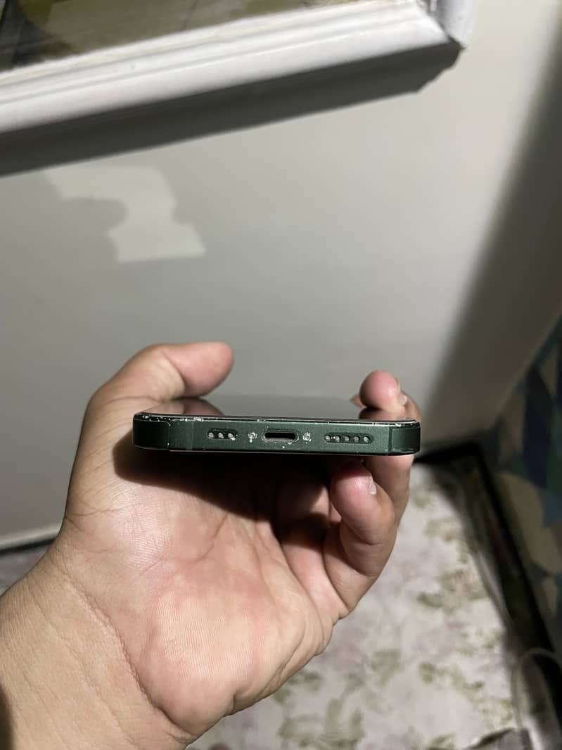 Apple iPhone 13 4