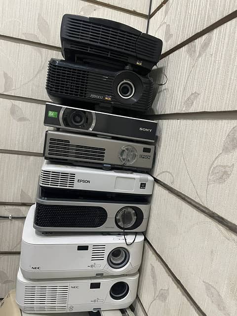 Multimedia Projector 0