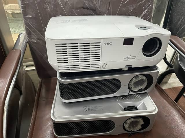 Multimedia Projector 1