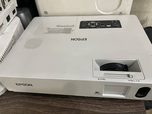 Multimedia Projector 4
