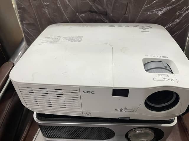 Multimedia Projector 5