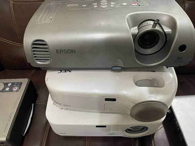 Multimedia Projector 7