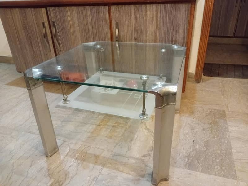2 side tables 0