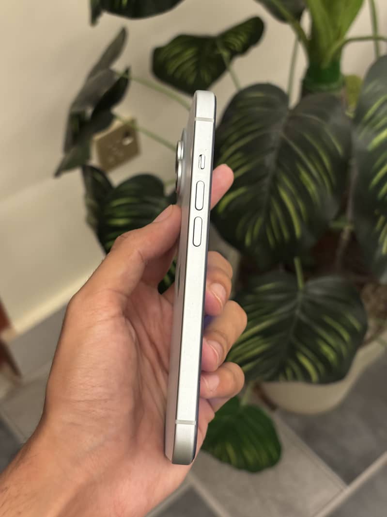 Apple iPhone 15 2