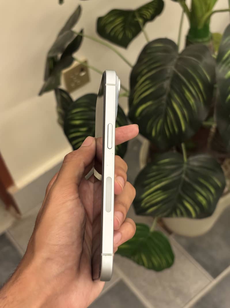 Apple iPhone 15 3