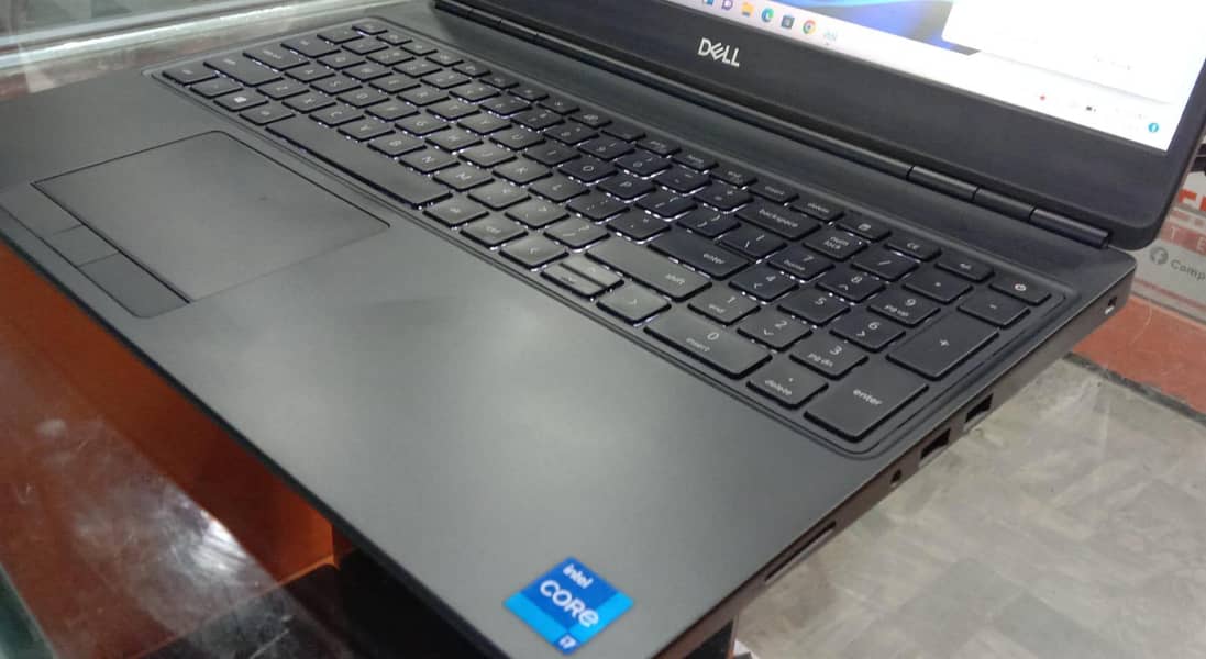 DELL PRECISION 7560 3