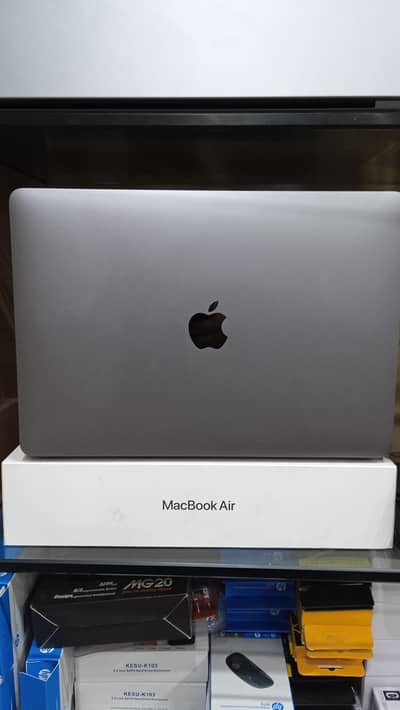 MacBook M1 Air Cycle Count 180