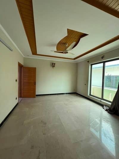 1 kanal upper portion available for rent in npf
