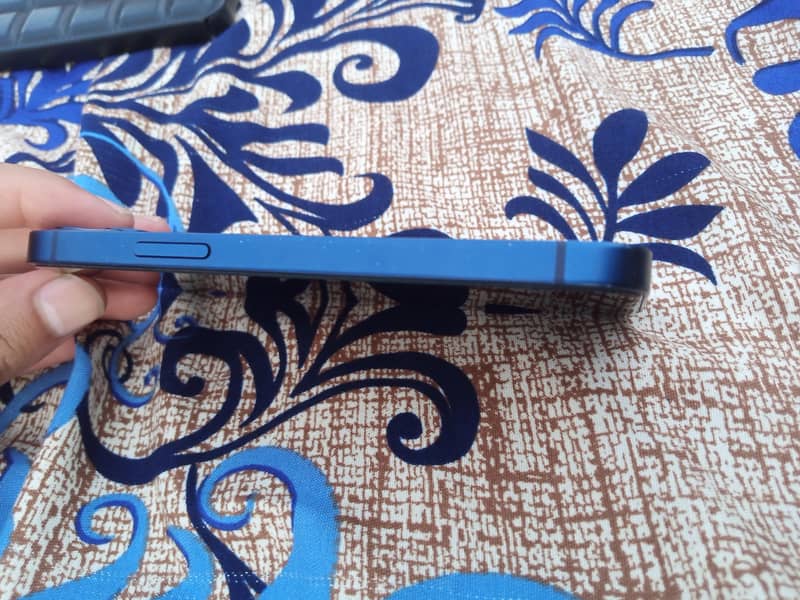 Apple iPhone 12 mini 3
