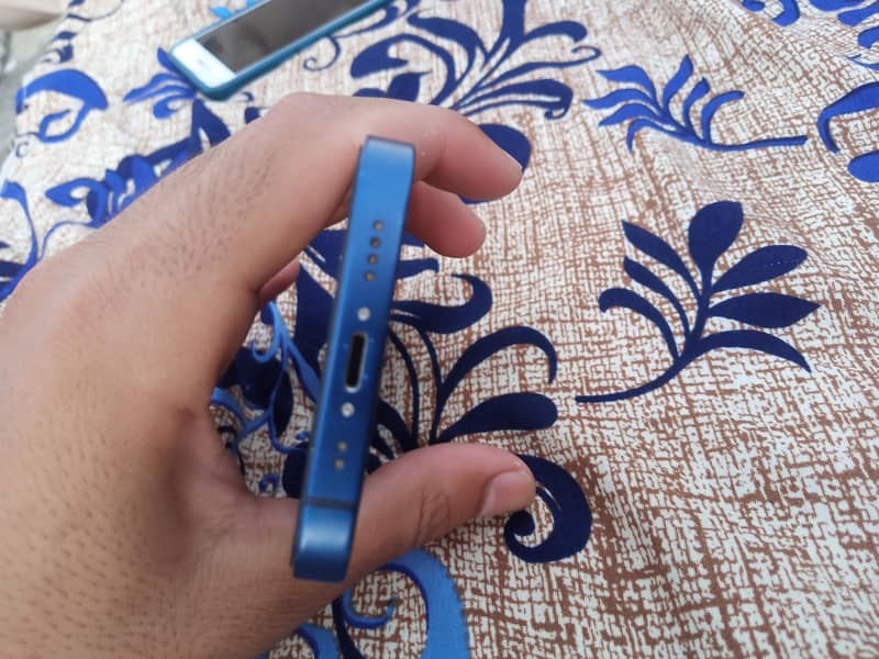 Apple iPhone 12 mini 4