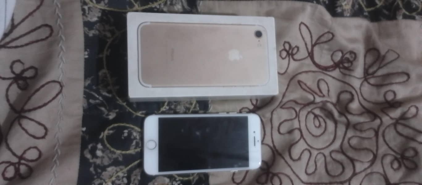 Apple iPhone 7 0
