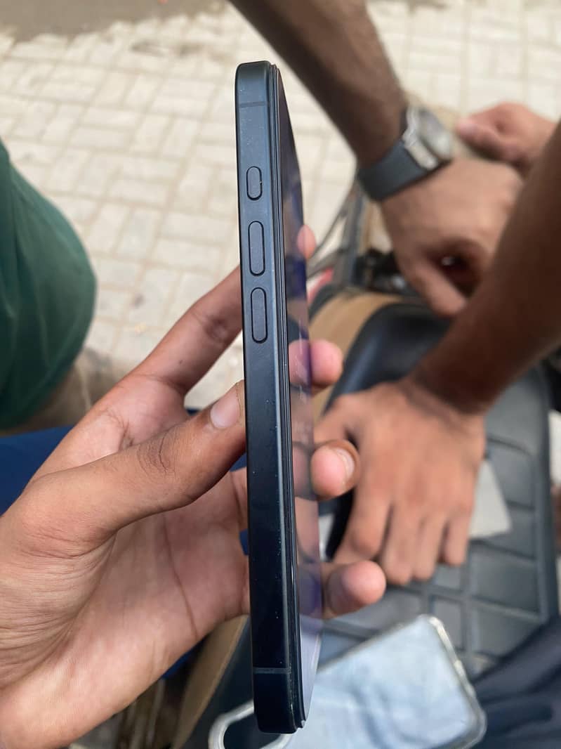 Apple iPhone 16 0