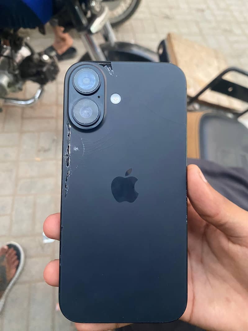 Apple iPhone 16 2