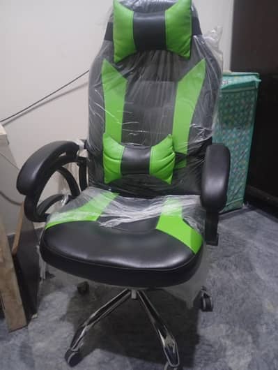 computer or gaming chair urgent sale ek moth hi use hui ha mushkil se