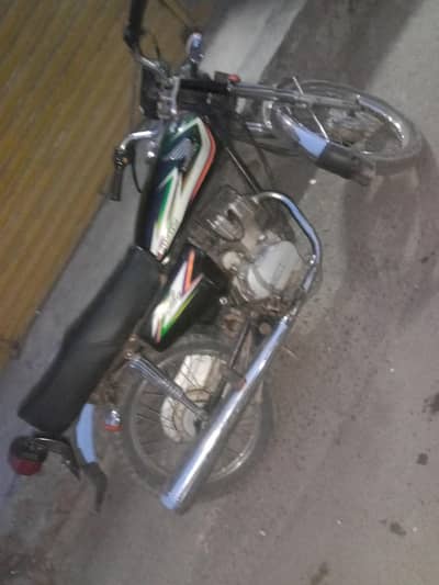 Honda 125 Hero company ka ha lush condition