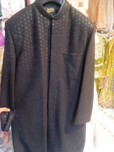 Sherwani new hi hai bas Kuch der k liye pehni thi contact 03184868089