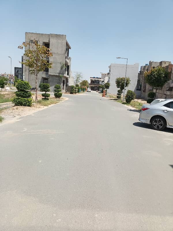 Corner 40' Road Plot 1