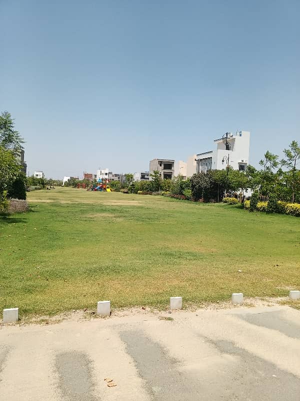 Corner 40' Road Plot 2