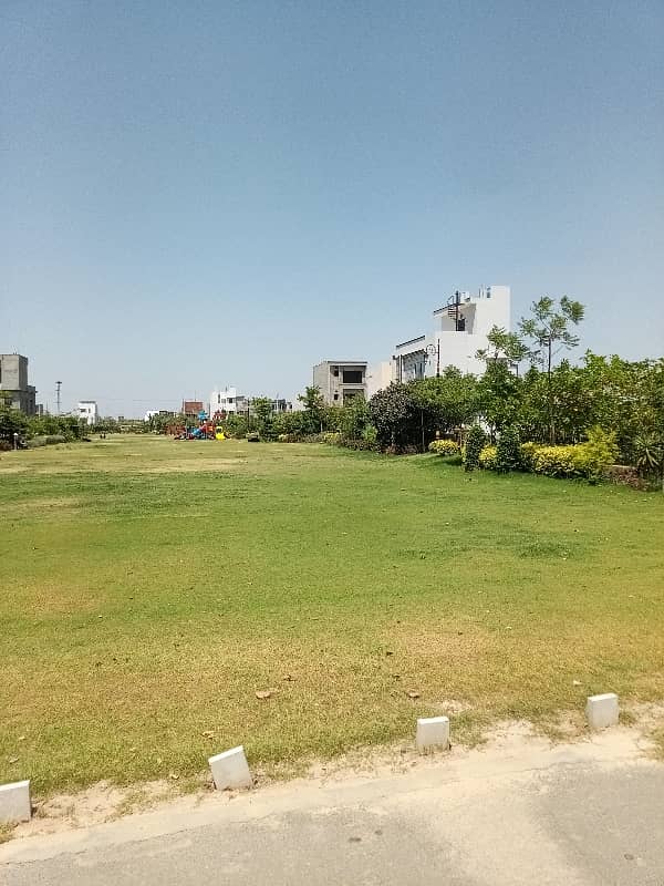 Corner 40' Road Plot 3