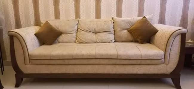 7 seaters sofa with Table