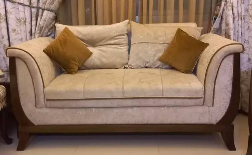 7 seaters sofa with Table 1