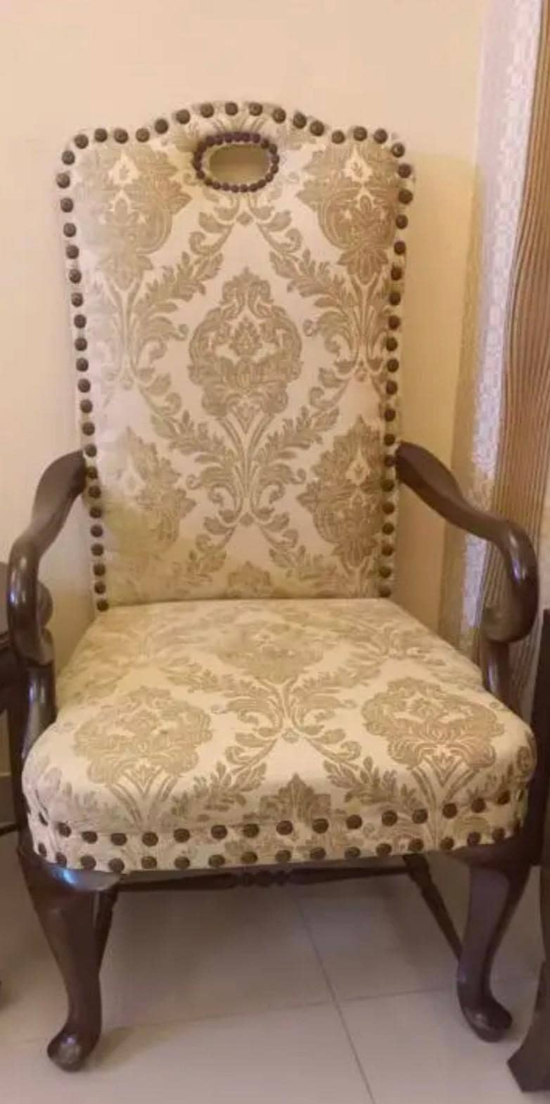 7 seaters sofa with Table 4