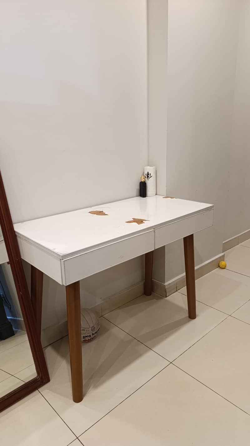 TABLE 0