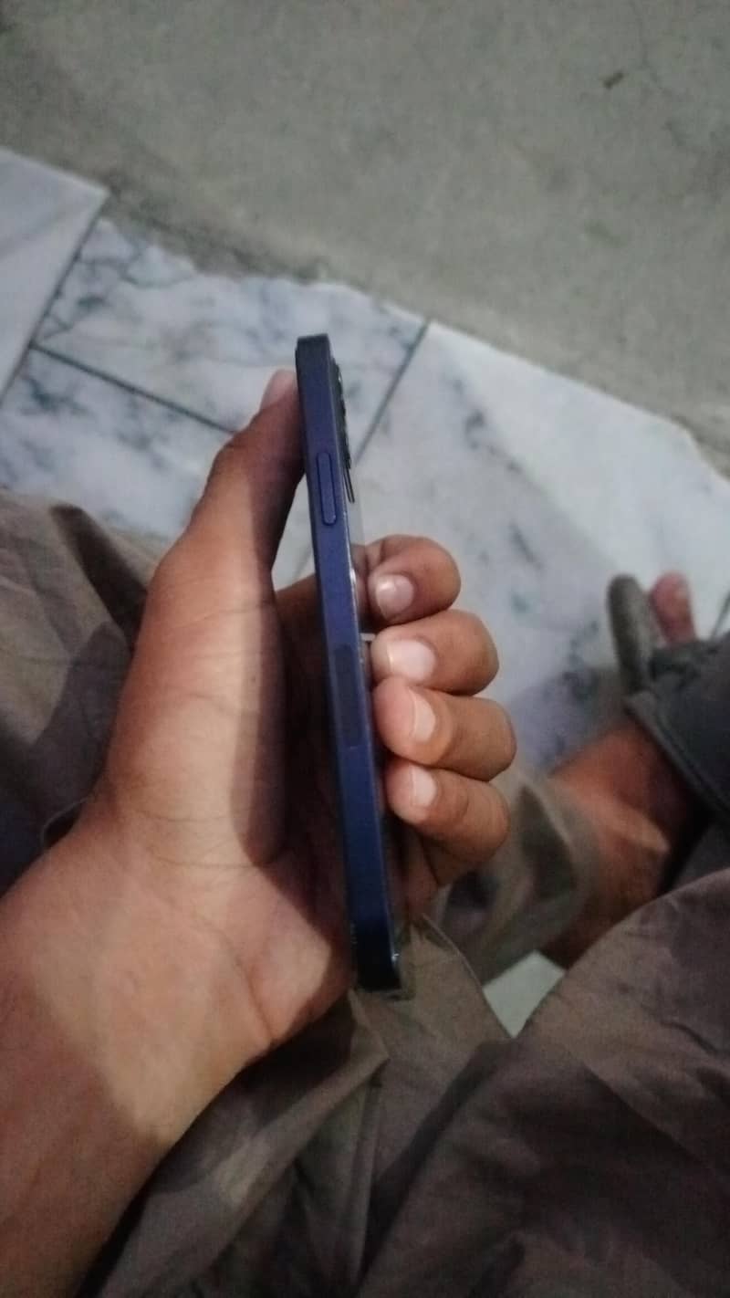 Apple iPhone 12 3