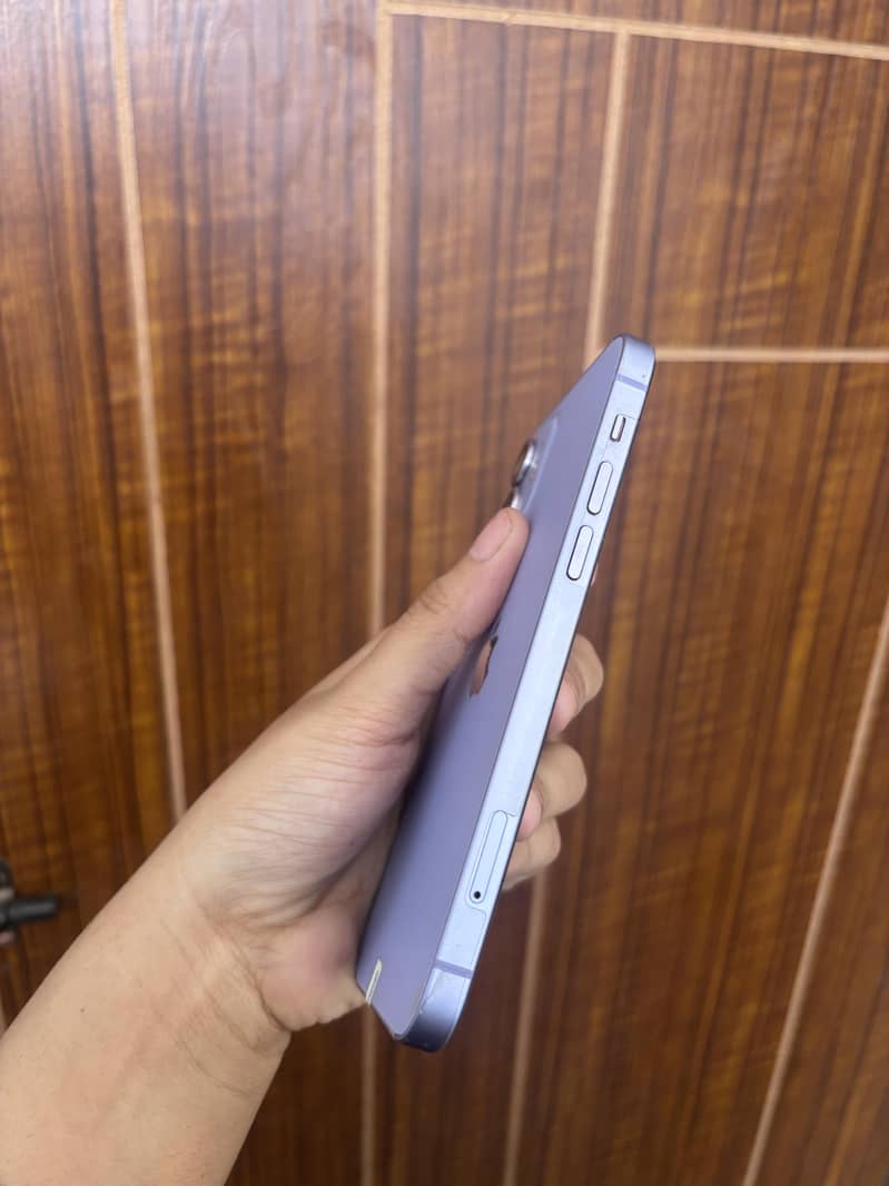 Apple iPhone 12 4