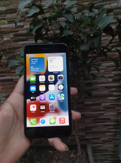 Iphone 7 plus urgent sell official pta approved 128 GB