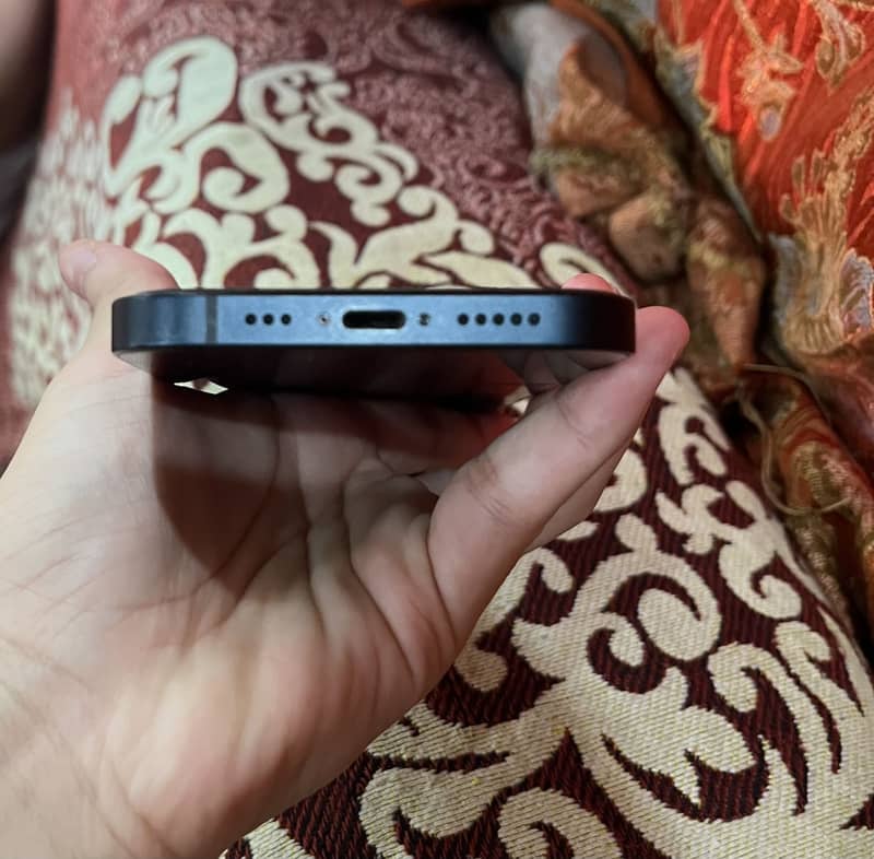 Apple iPhone 13 5