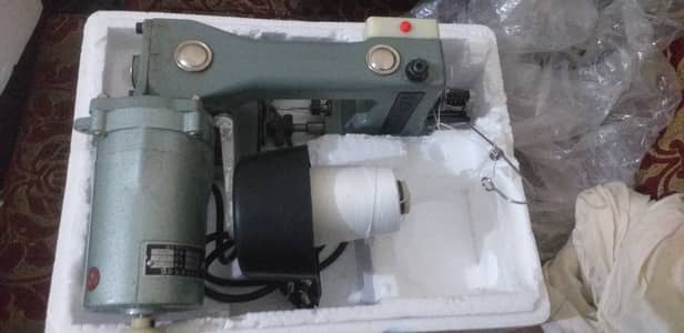 Bag closing sewing machine
