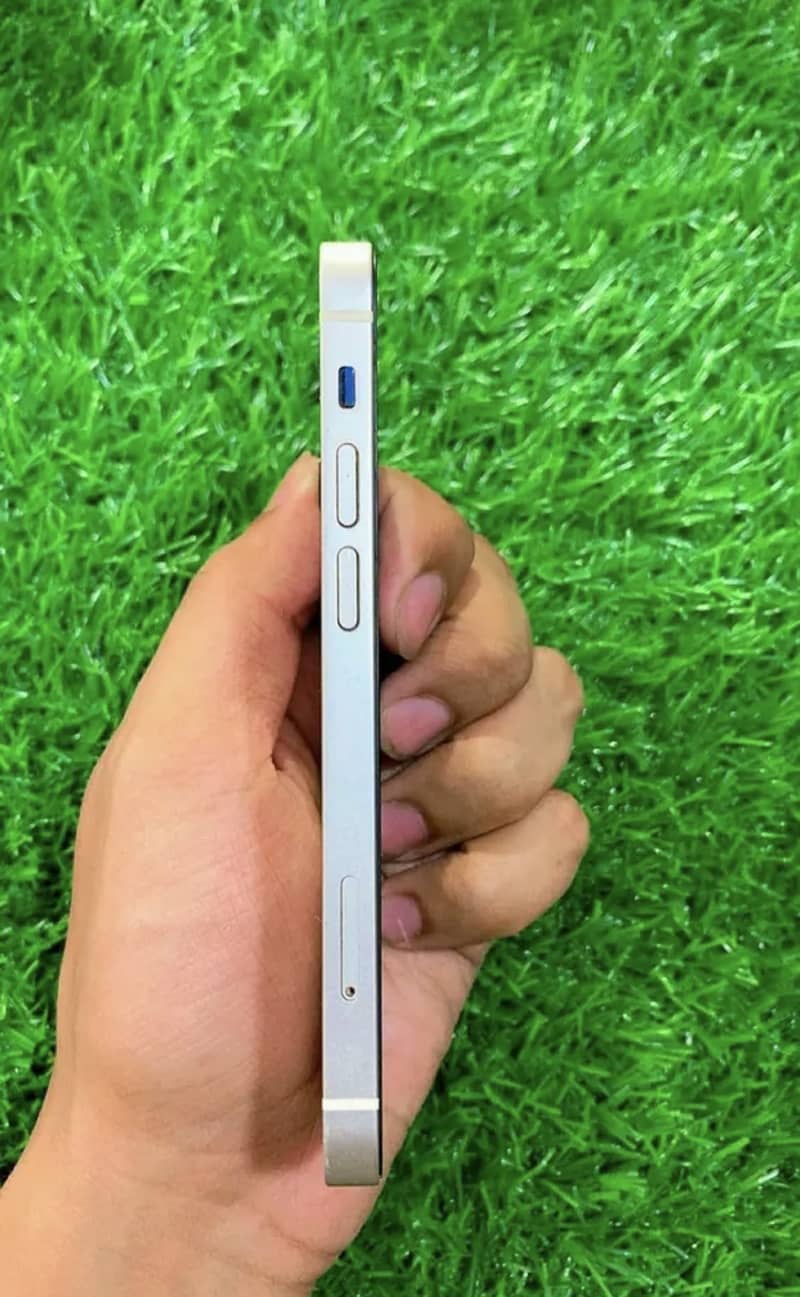 Apple iPhone 12 mini 3