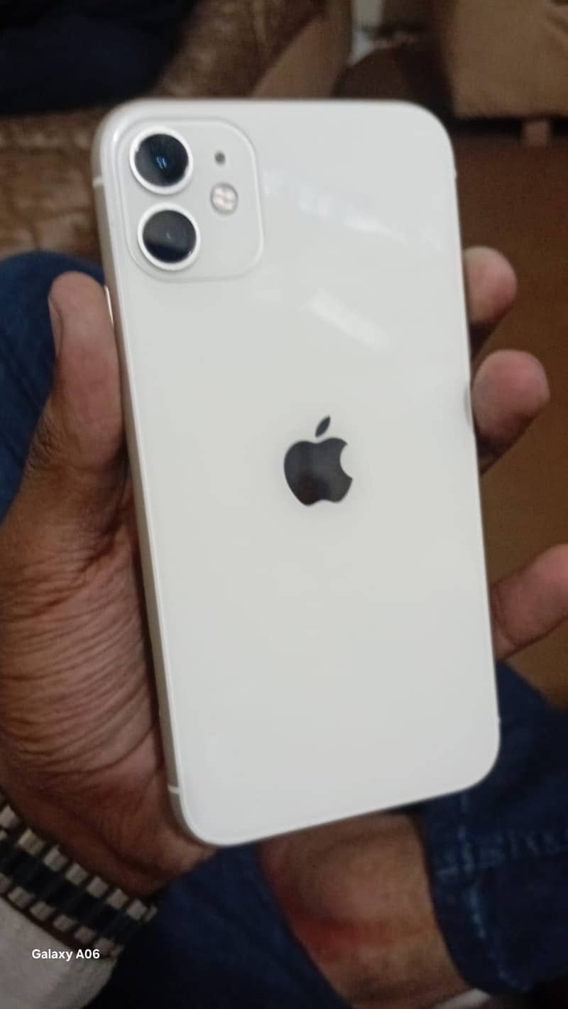 Apple iPhone 11 4