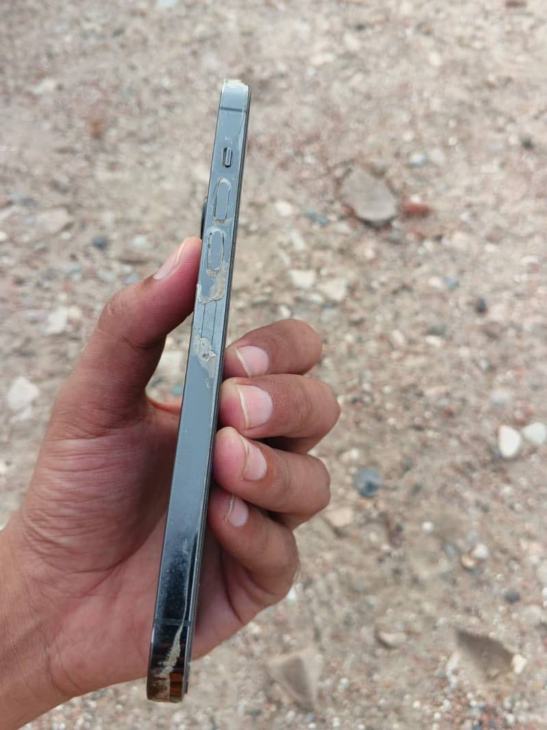 Apple iPhone 13 1
