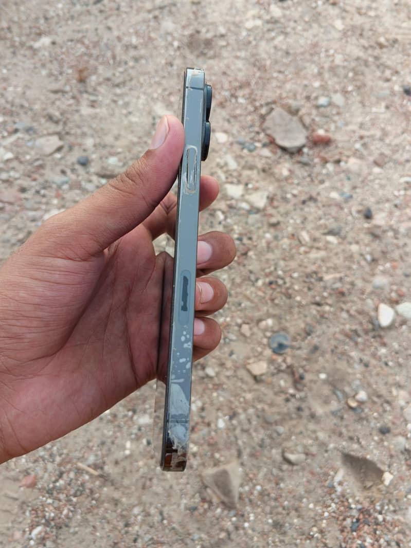 Apple iPhone 13 2