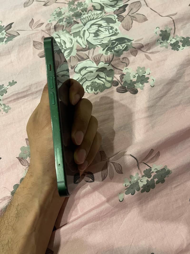 Apple iPhone 13 1