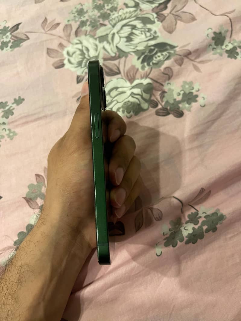 Apple iPhone 13 3