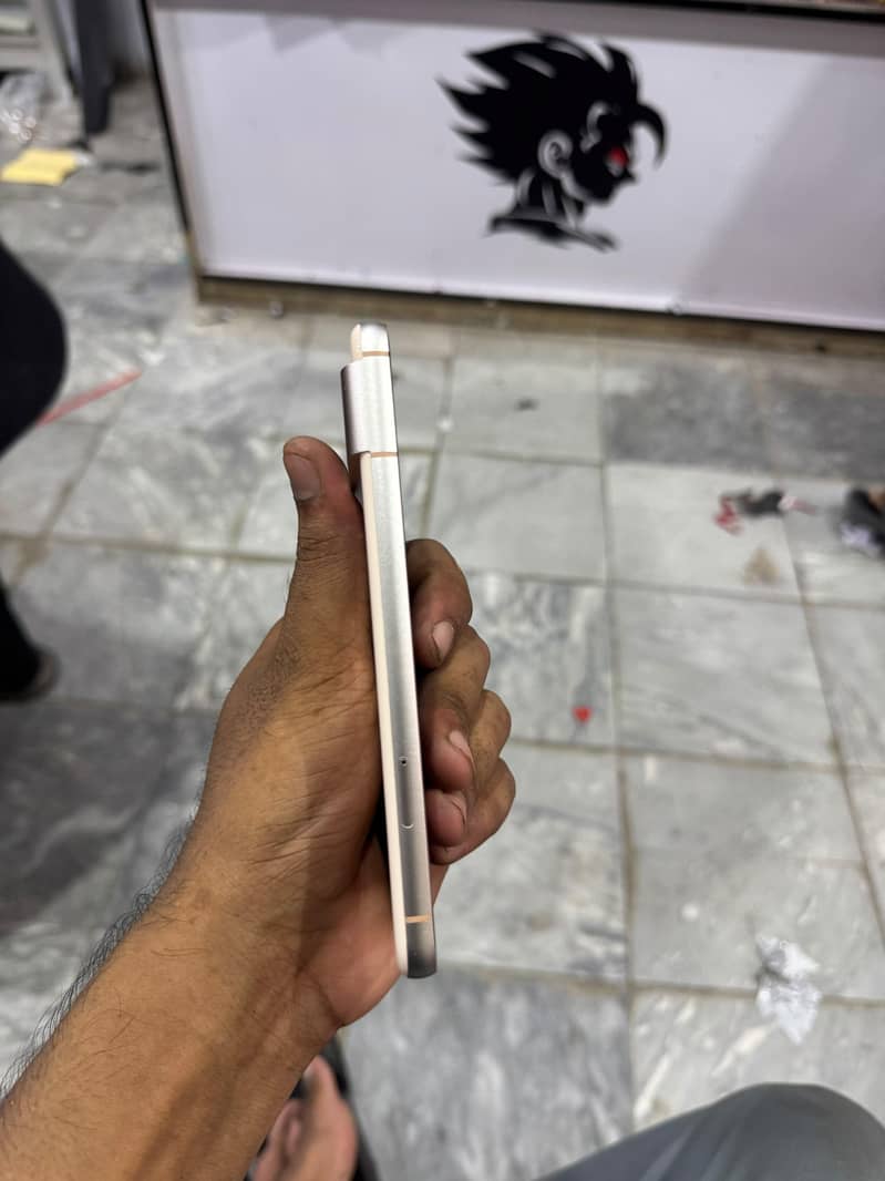 Google Pixel 8 2