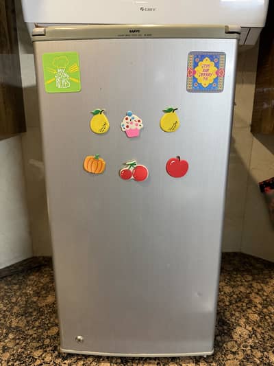 Sanyo room size fridge