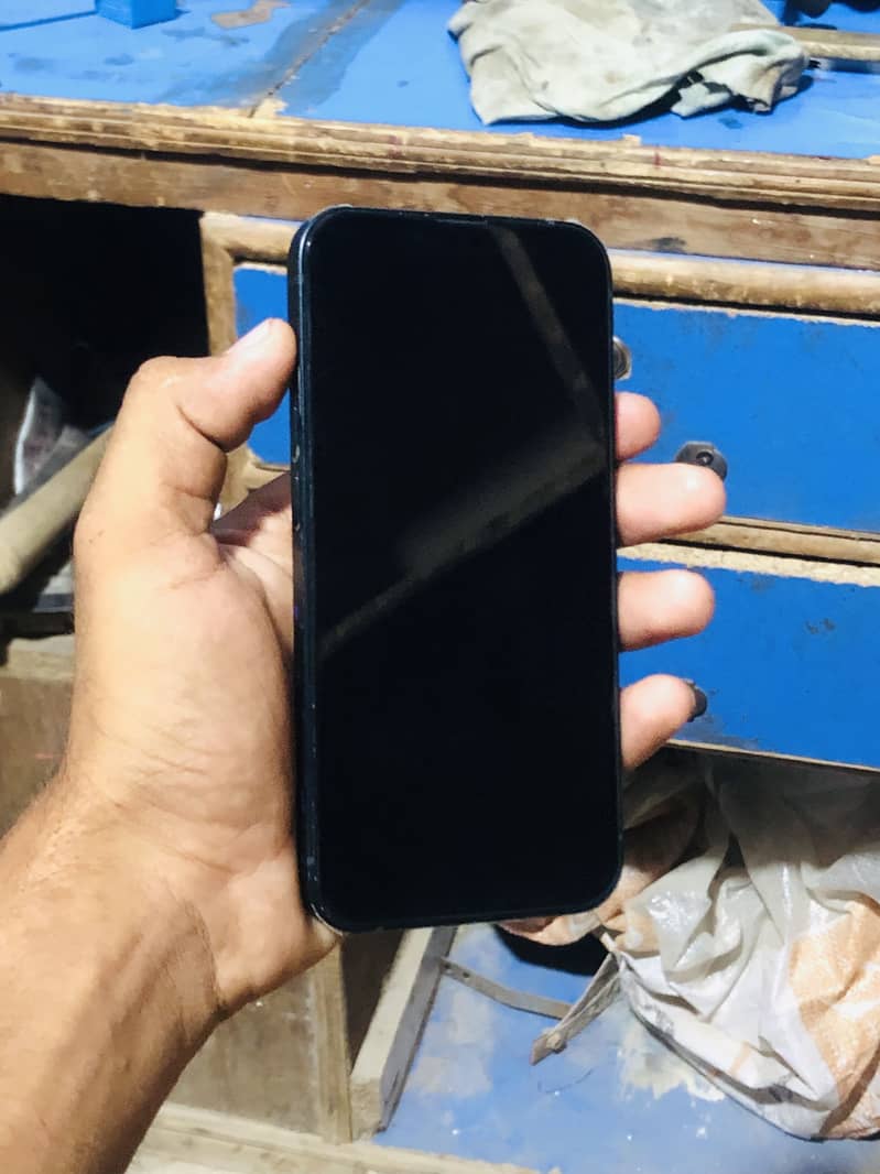 Apple iPhone 13 1