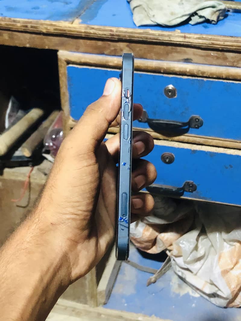 Apple iPhone 13 2