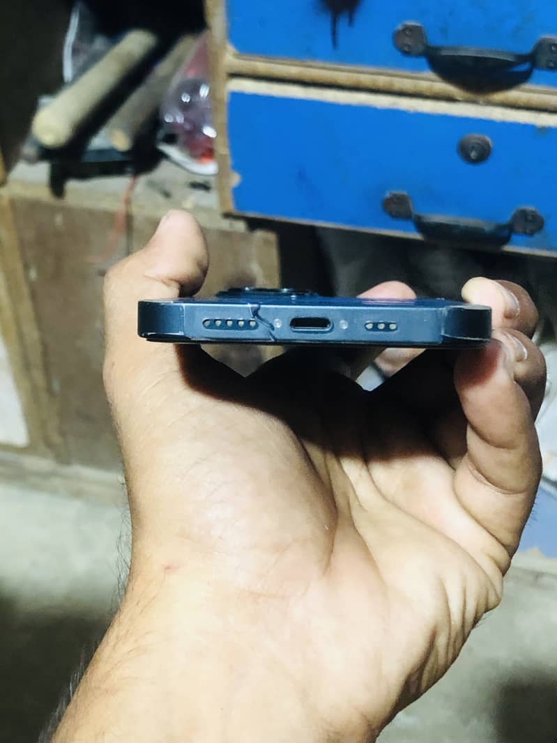 Apple iPhone 13 4