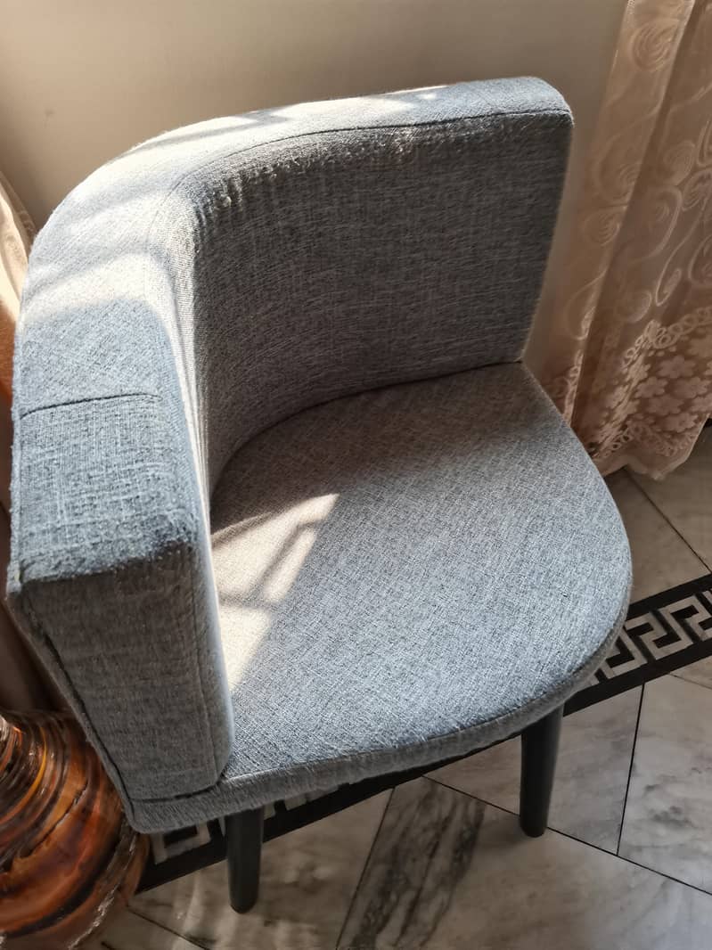 4 seater Dining table 1
