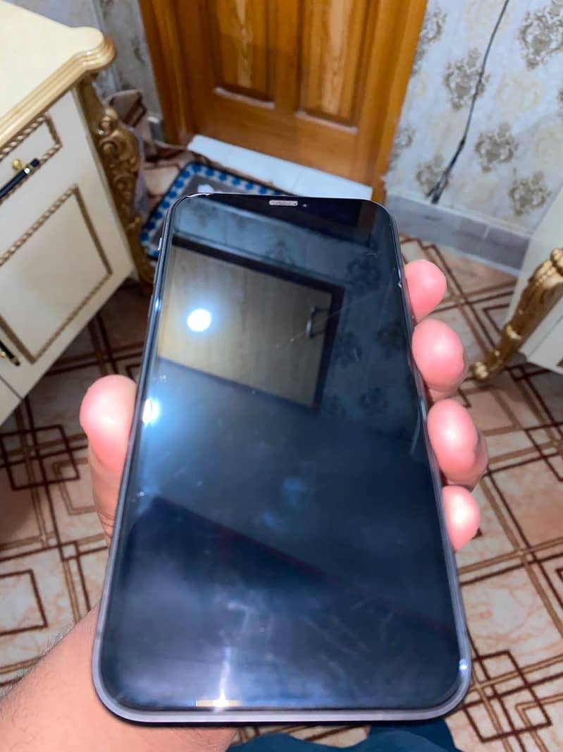 Apple iPhone 11 4