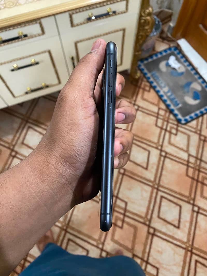 Apple iPhone 11 7
